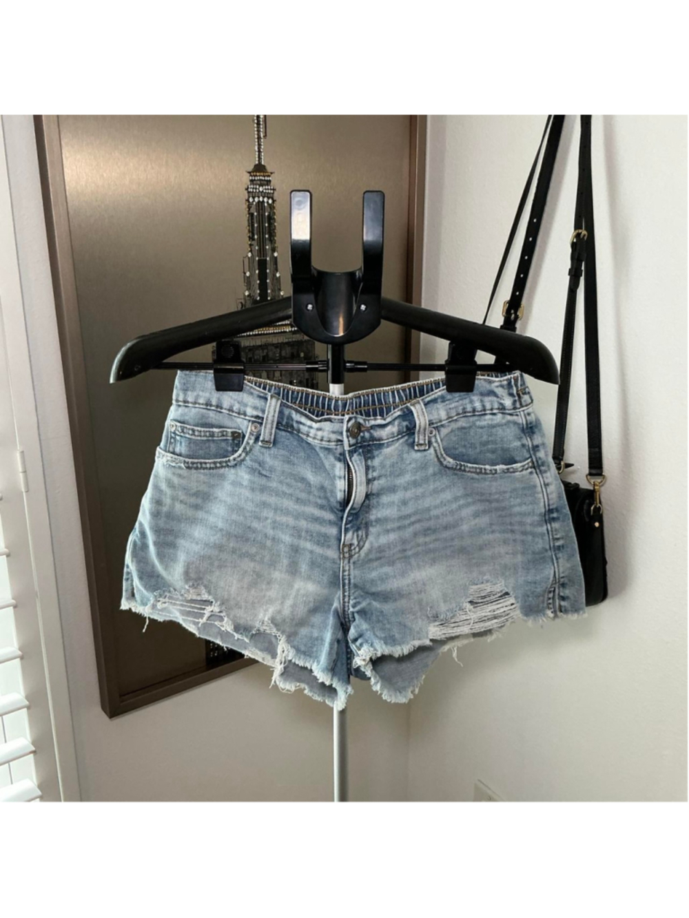Aerie Distressed Light Wash Denim Cutoff Shorts Size Medium